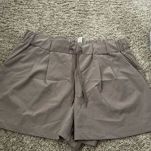 Athletic flowy tie shorts